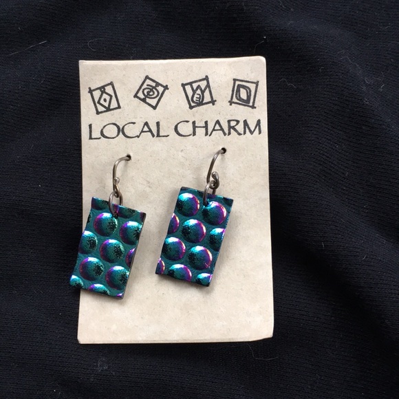Local charm earring - Picture 1 of 2